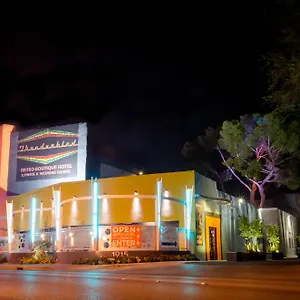 2* Hotel Thunderbird